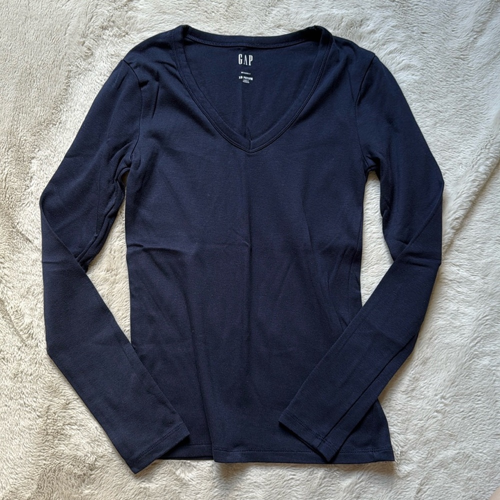 New Without Tags GAP Modern T Blue V-Neck Long Sleeve Shirt